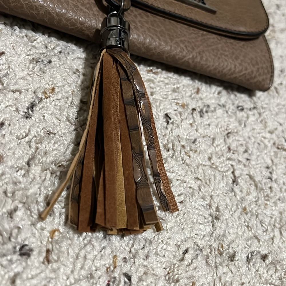 DOCA Crossbody Bag - Picture 3 of 8